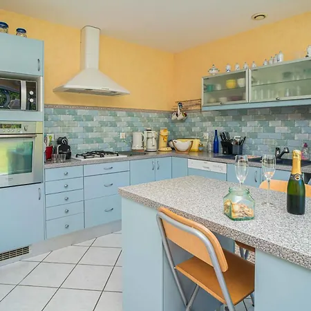 Holiday home Maison Bleue 5-7 Personnes Au Coeur De Bedous, En Vallee D'aspe *