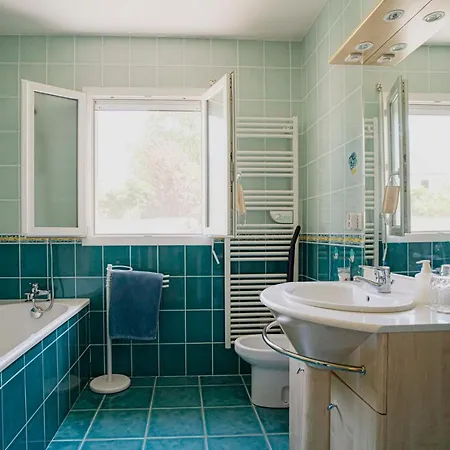 Maison Bleue 5-7 Personnes Au Coeur De Bedous, En Vallee D'aspe Holiday home
