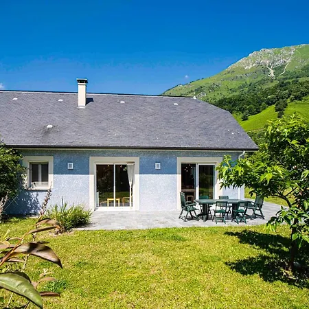 Holiday home Maison Bleue 5-7 Personnes Au Coeur De Bedous, En Vallee D'aspe Bedous