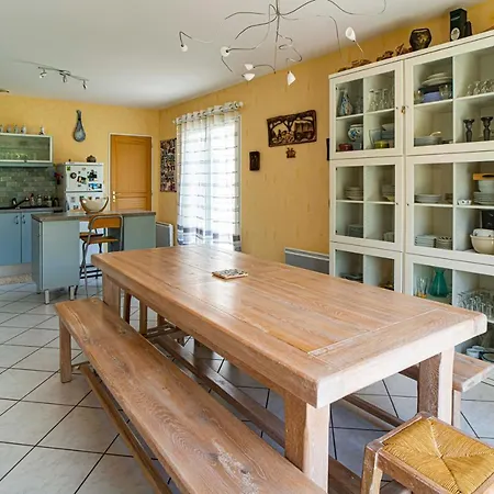 Holiday home Maison Bleue 5-7 Personnes Au Coeur De Bedous, En Vallee D'aspe Bedous